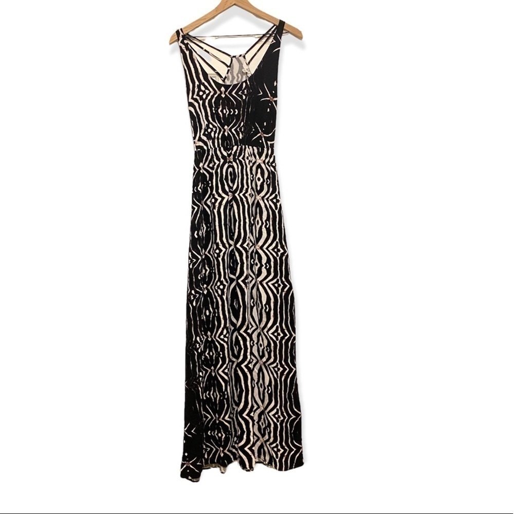 Maxi geometric beach dress black and white. Size small